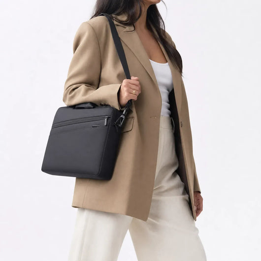 The Sunday Avenue Messenger Bag Laptop Protection - Alistair