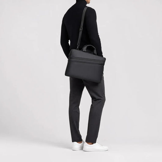 The Sunday Avenue Messenger Bag Laptop Protection - Alistair