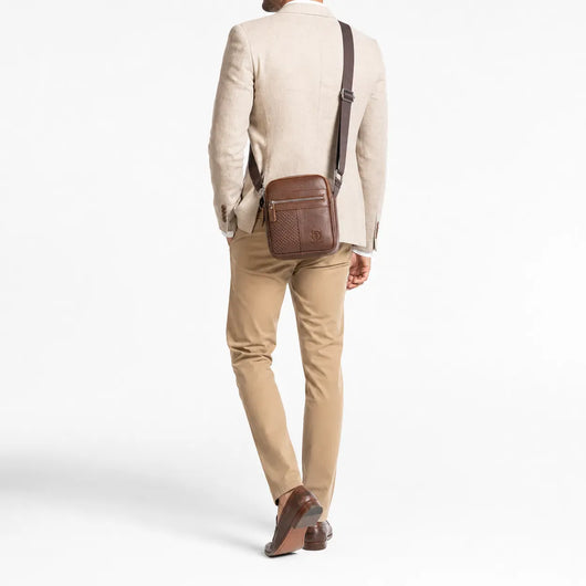 The Sunday Avenue Refined Daily Messenger - Finn